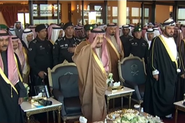 العاهل السعودي يشهد انطلاق سباق الهجن السنوي الكبير