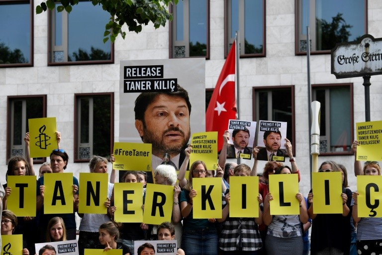 توقيف رئيس منظمة العفو في تركيا مجددًا