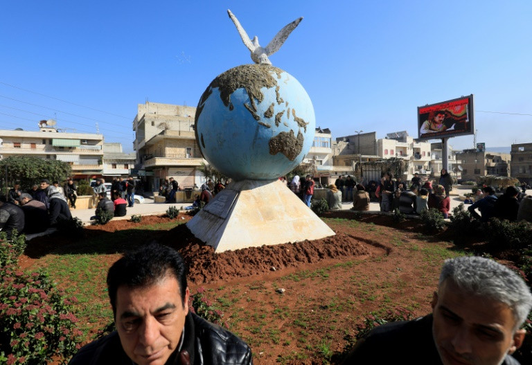 مئات الأكراد من عدة مناطق سورية يتظاهرون في عفرين