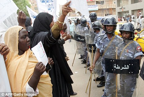 السلطات السودانية تصادر ثلاث صحف بعد تغطيتها تظاهرات