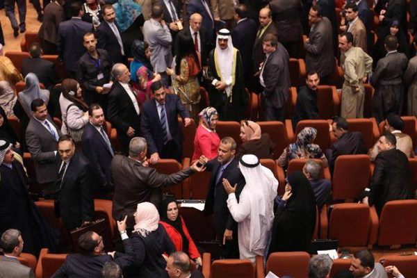 العراق ..عراك نيابي يعطل البرلمان ونقاشات الموازنة