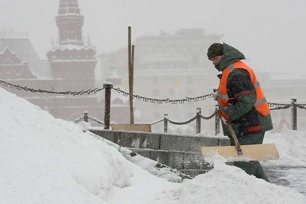 قتيل ومصابون في أقوى عاصفة ثلجية في موسكو