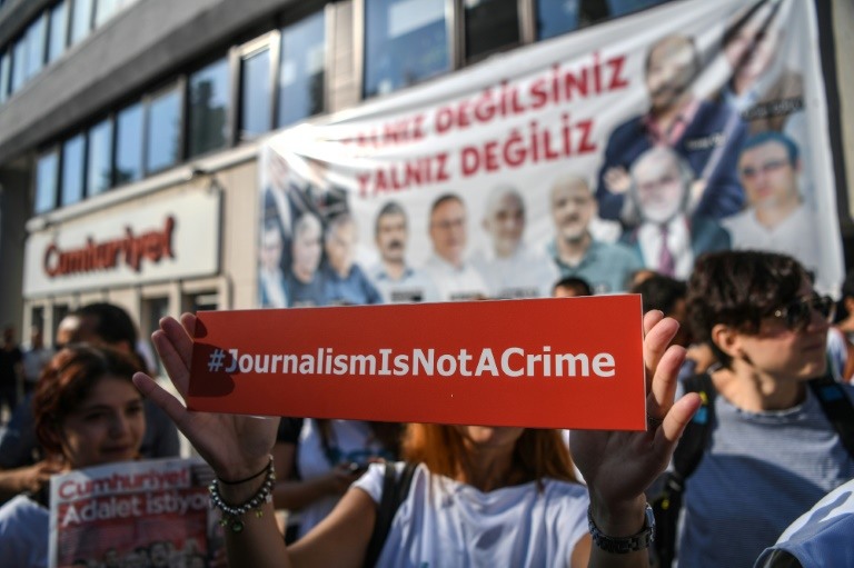 استئناف محاكمة صحافيين في تركيا في قضية موضع جدل