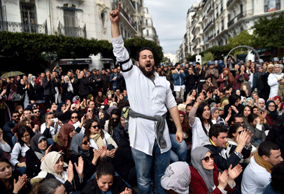 ألف طبيب يكسرون قرارا يمنع التظاهرات في الجزائر