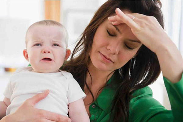 اكتئاب ما بعد الولادة قد يؤثر على سلوك الأطفال