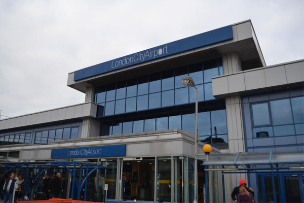 «قنبلة» تجبر السلطات البريطانية على إغلاق مطار «لندن سيتي»