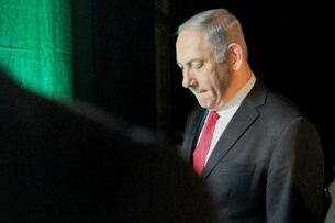 مقرب من نتانياهو يوافق على الشهادة ضده في قضية فساد جديدة