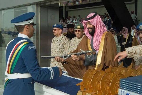 الأمير محمد بن سلمان خلال تكريم الطلبة المتفوقين