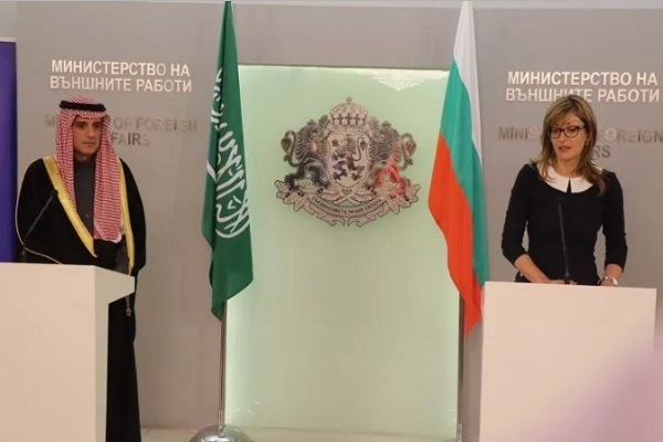 جانب من المؤتمر الصحفي لوزيري الخارجية السعودي والبلغاري