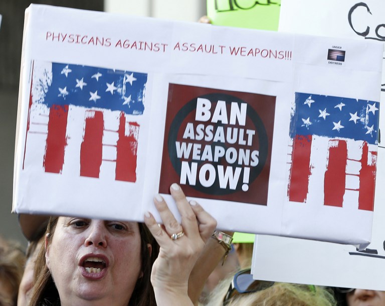 الأميركيون يؤيدون قوانين أكثر صرامة بشأن الأسلحة