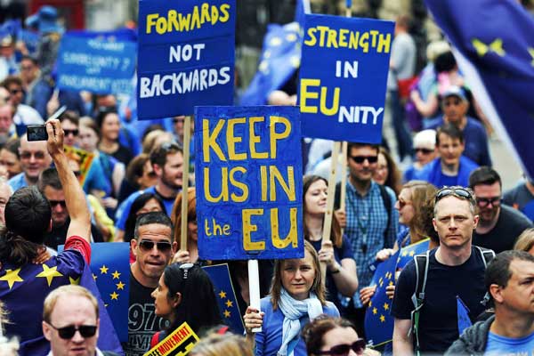 كاتب بريطاني: مرآة بريكست مشوهة تعكس نظرتنا لأوروبا