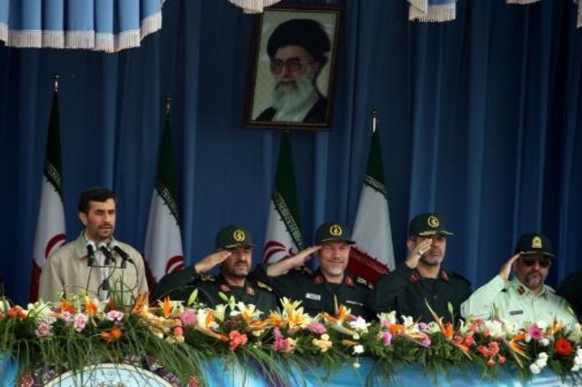 الرئيس الايراني السابق احمدي نجاد يطالب ب