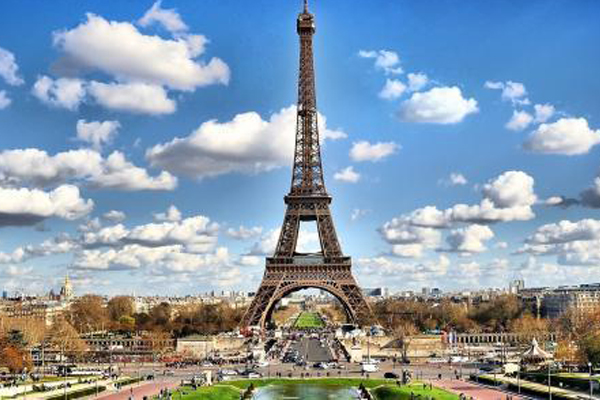 منطقة باريس تجذب عددا قياسيا من السياح في 2017