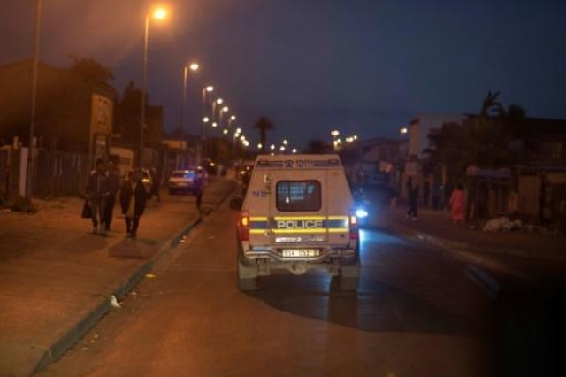 مقتل خمسة شرطيين وجندي في هجوم على مخفر للشرطة بجنوب افريقيا