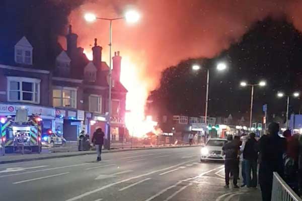 مقتل أربعة أشخاص في انفجار ليستر في وسط بريطانيا