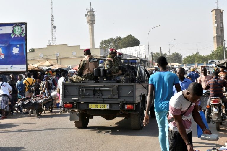 قتيل و10 جرحى في سطو مسلح نهارًا في ساحل العاج
