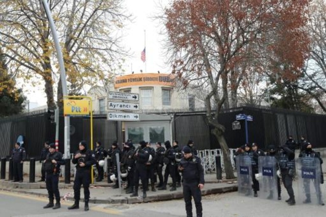 تركيا توقف 12 شخصًا يُشتبه في انتمائهم إلى داعش