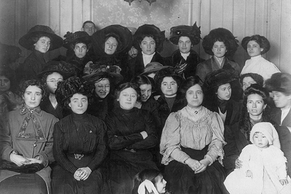 صورة لمجموعة من النساء شاركن في إضراب 1909