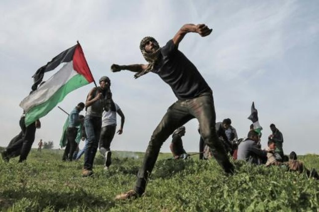 إصابة 15 فلسطينيًا برصاص إسرائيلي في مواجهات قرب حدود غزة