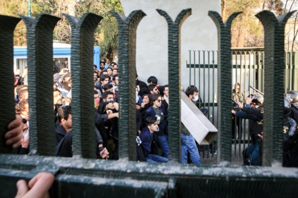 الاستياء الاجتماعي لا يخمد في إيران