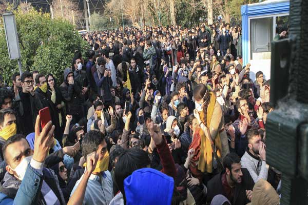 إيران: مقتل 14 من معتقلي الاحتجاجات تحت التعذيب