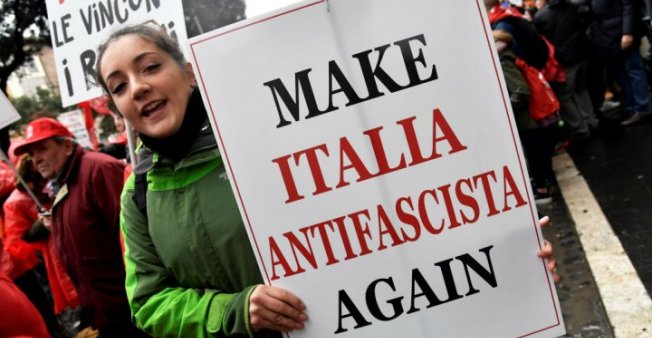 الإيطاليون يدلون بأصواتهم في انتخابات تشريعية غامضة النتائج