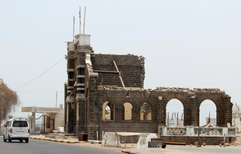 خمسة قتلى بهجوم انتحاري قرب موقع عسكري في عدن