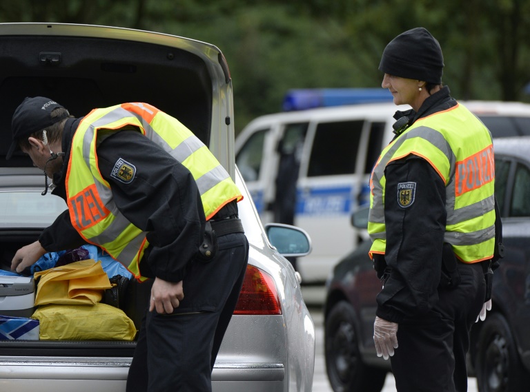 البحث عن 5 مشتبه بهم اثر اعتداء على مسجد بألمانيا