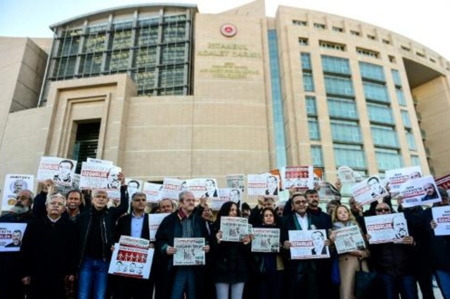 محكمة في تركيا تأمر بالافراج المشروط عن صحافيين
