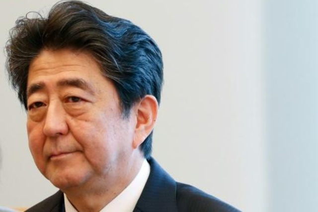 رئيس الوزراء الياباني يدرس فكرة لقاء كيم