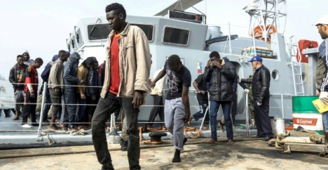 الاتحاد الأوروبي يعيد 16 ألف مهاجر من مخيمات ليبيا إلى بلادهم