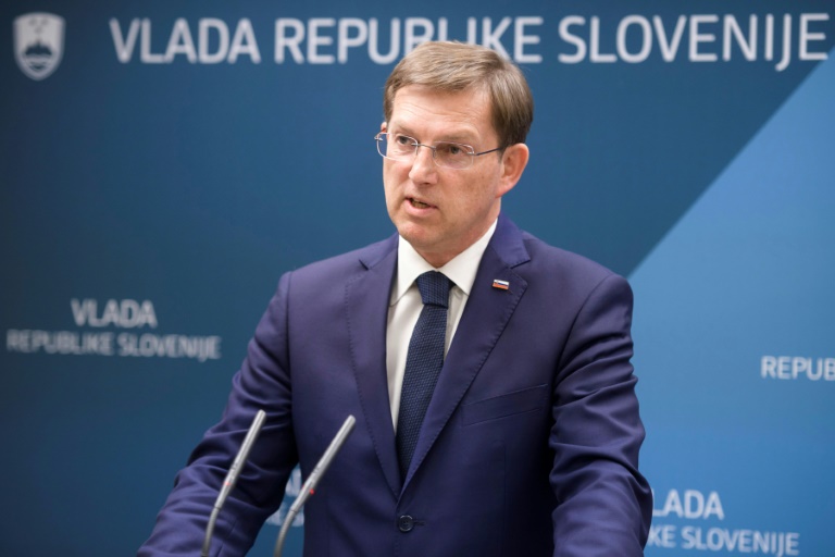 رئيس وزراء سلوفينيا يستقيل بعد إبطال القضاء استفتاء