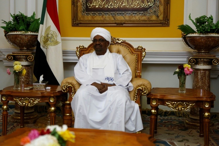 الرئيس السوداني يصل القاهرة في زيارة رسمية