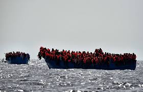 القضاء الإيطالي يحتجز سفينة تنقذ مهاجرين
