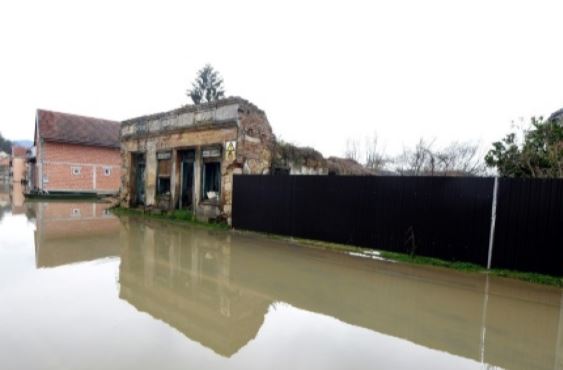 الفيضانات تعزل بلدات عديدة في كرواتيا