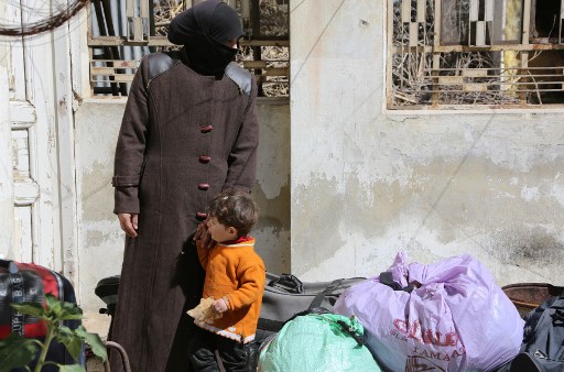 أنباء عن احتجاز المدنيين الفارين من الغوطة الشرقية