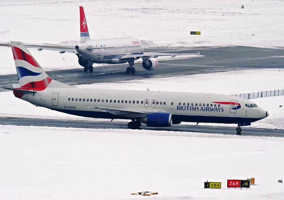 الغاء أكثر من 115 رحلة في مطار هيثرو بسبب الثلوج