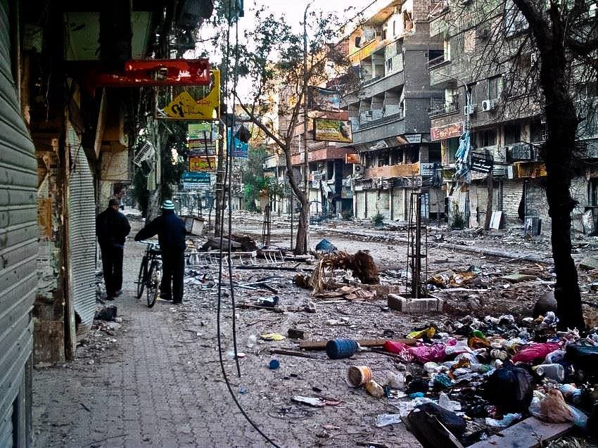 29 قتيلًا في قذائف للفصائل تستهدف سوقًا شعبيةً في دمشق