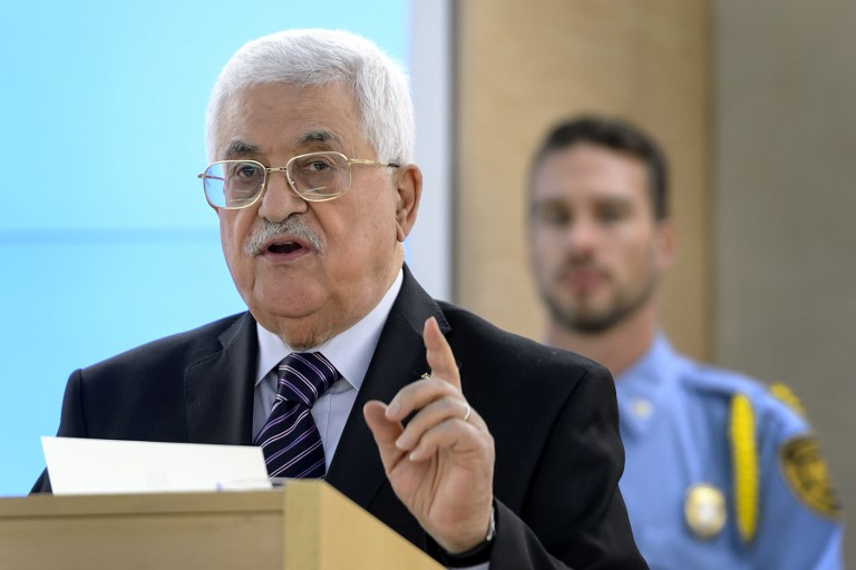 عباس يطالب المجتمع الدولي 