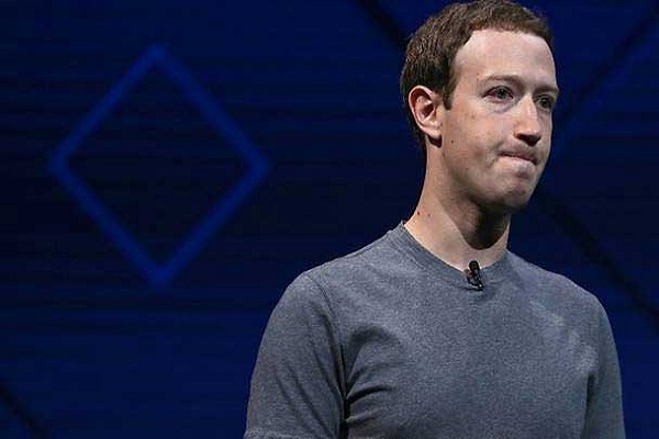 مؤسس فيسبوك يعتذر بإعلانات للبريطانيين