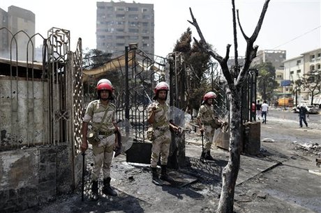 مصر تحت قبضة الجيش منذ عقود