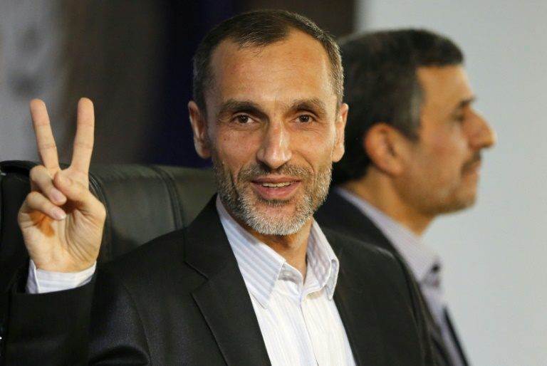 أحمدي نجاد يقول إن حليفه مضرب عن الطعام منذ اعتقاله 