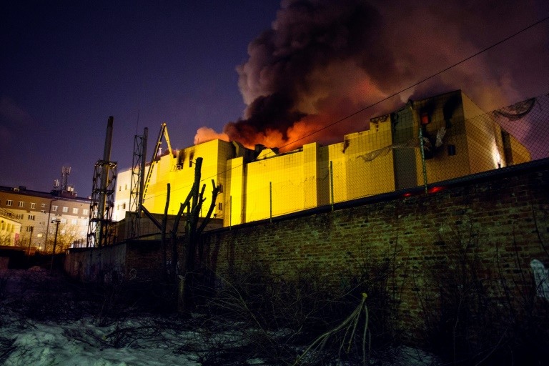 41 طفلا بين ضحايا الحريق في مركز تسوق في روسيا