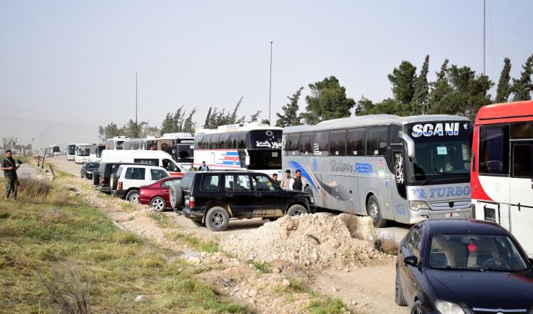 ناشطون سوريون: تركيا تمنع مهجري دوما من دخول جرابلس