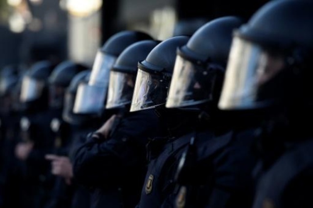 الشرطة تعزز إجراءاتها الأمنية في كاتالونيا