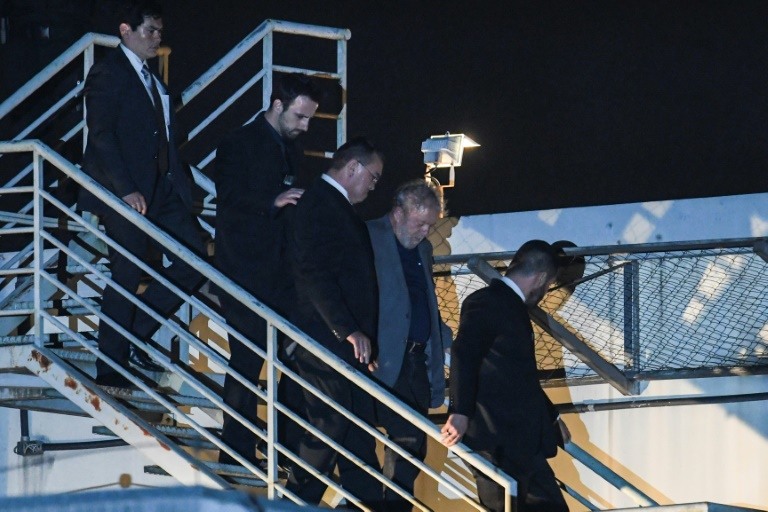 الرئيس البرازيلي الأسبق لولا يصل إلى سجن كوريتيبا