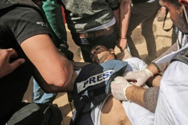 وفاة صحافي فلسطيني متأثرا بجروح اصيب بها برصاص جنود اسرائيليين في غزة