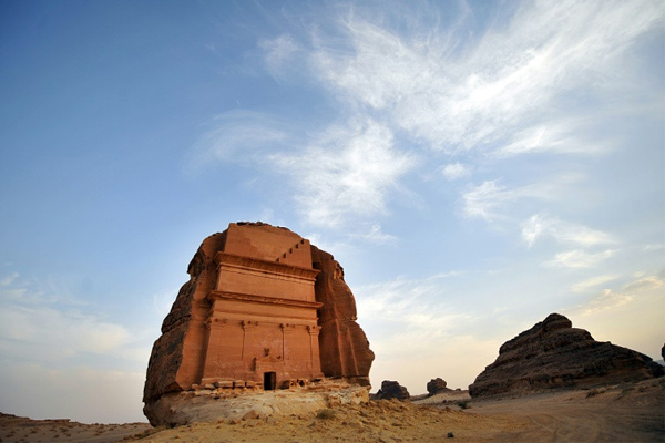 اتفاق فرنسي سعودي لتطوير منطقة العلا الاثرية