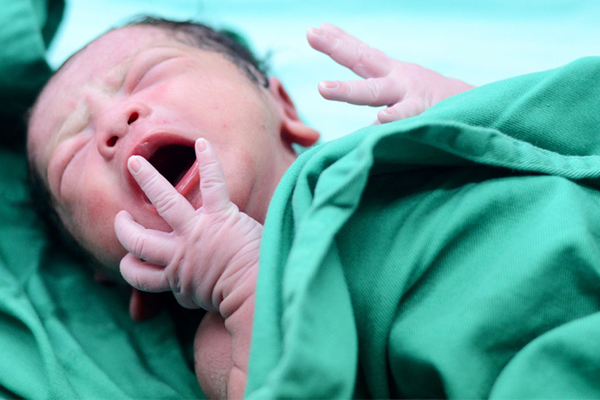طفل يولد في الصين بعد وفاة والديه بأربع سنوات