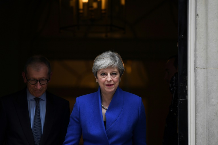 رئيسة الوزراء البريطانية تدعو لاجتماع طارئ لحكومتها بشأن سوريا